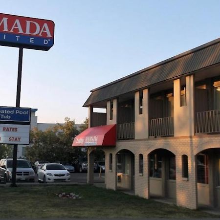 Ramada Limited Calgary Hotel Exterior photo