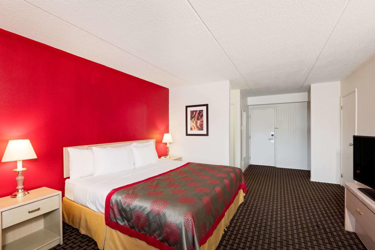 Ramada Limited Calgary Hotel Exterior photo